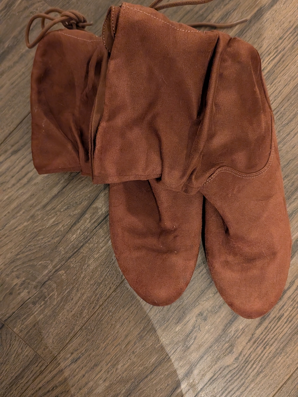 3/$30 💜 Brown Suede Boots